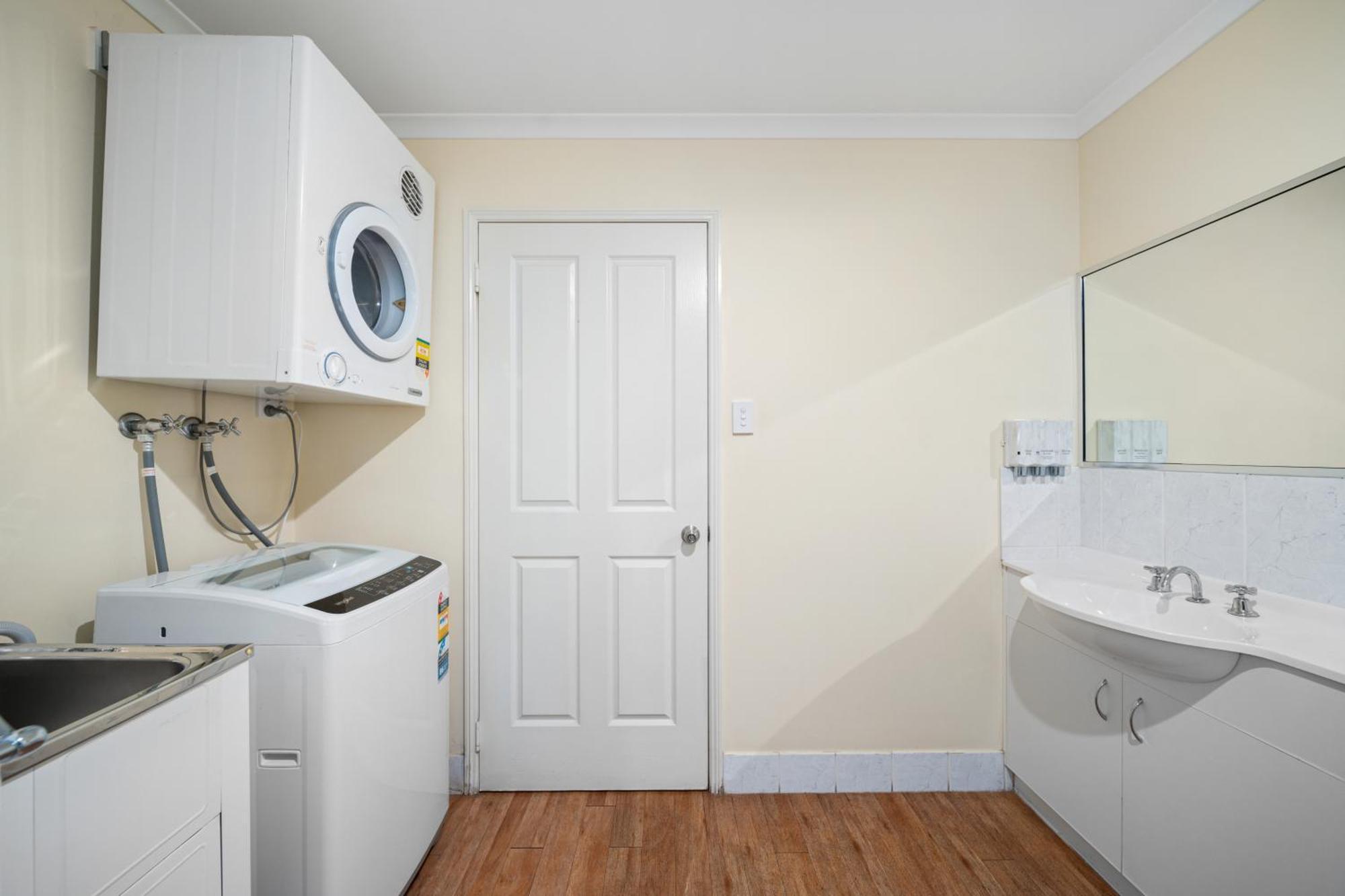 Emerald Motel Apartments Luaran gambar