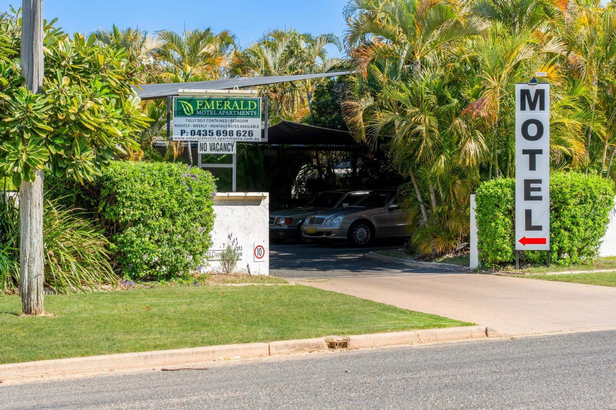 Emerald Motel Apartments Luaran gambar
